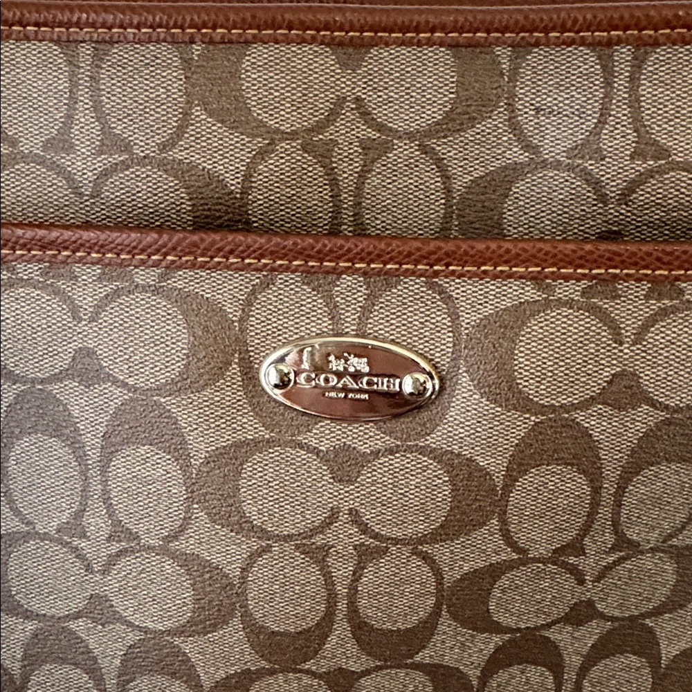 Coach‎ Signature File Crossbody Bag - Picture 2 of 9